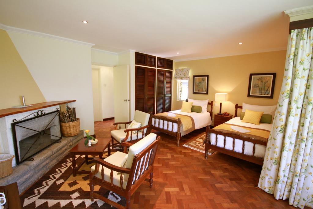 อเบอร์ดาเร คันทรี คลับ Hotel Mweiga ภายนอก รูปภาพ