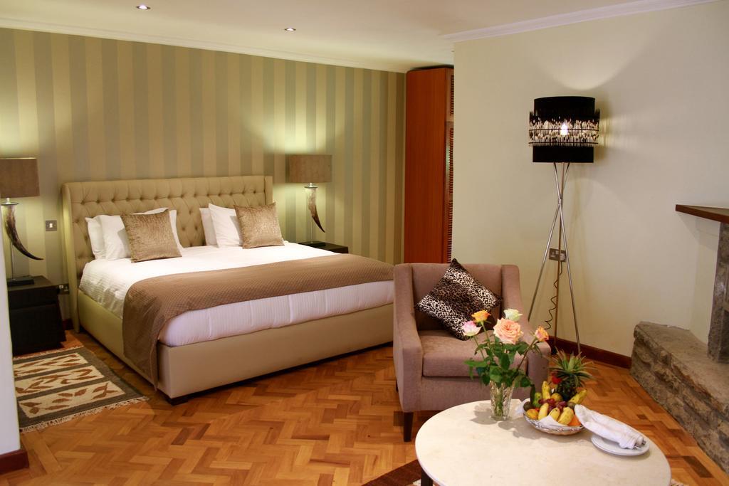 อเบอร์ดาเร คันทรี คลับ Hotel Mweiga ภายนอก รูปภาพ