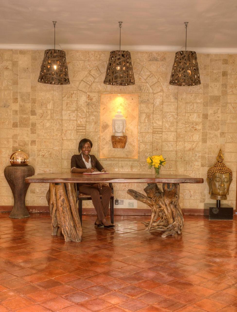 อเบอร์ดาเร คันทรี คลับ Hotel Mweiga ภายนอก รูปภาพ